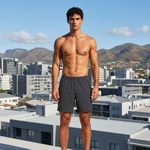 กางเกงกีฬาขาสั้นผู้ชายแบบมัลติสปอร์ต แห้งเร็ว ผลิตจากโพลีเอสเตอร์ผสม ดีไซน์ผ่าข้างเพื่อการเคลื่อนไหวที่ดีขึ้น เอวยางยืด กระเป๋าปิดสนิท ใช้งานได้หลากหลาย - Product Image 2