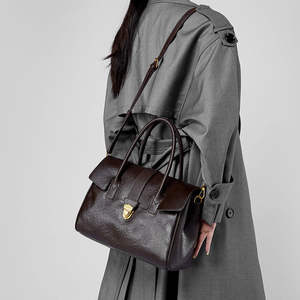 Customized vintage <b>large</b> capacity <b>leather</b> <b>handbag</b> and women's <b>handbag</b> luxury women's saddle bag - Product Image 3