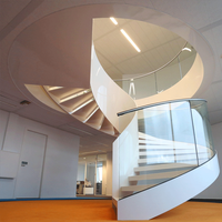 Escalier Moderne Économique d'Intérieur en Acier, Courbé, avec Garde-Corps en Verre et Marches en Marbre, Escalier Décoratif