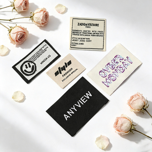Étiquettes de col intérieures tissées personnalisées à extrémité souple, patchs de logo de marque en tissu beige mat, écologiques, pour vestes, sweats à capuche et vêtements d'extérieur - Product Image 1