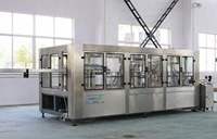Machine de remplissage de soda électrique automatique 90 BPM en plastique, ligne de capsulage de bouteilles en acier inoxydable, haute économie d'énergie, 500 ml, 12 buses