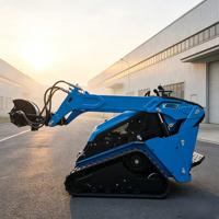 Chargeuse compacte sur chenilles équipée d'un accessoire débroussailleuse forestière, équipement multifonctionnel pour le défrichement des terres forestières