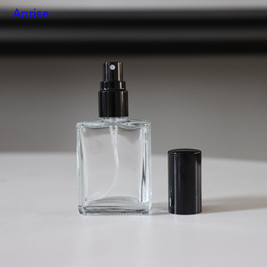 Flacone da Profumo Ricaricabile Portatile <span class=keywords><strong>in</strong></span> <span class=keywords><strong>Vetro</strong></span> Quadrato da 15ml con Spruzzatore <span class=keywords><strong>in</strong></span> Alluminio a Basso MOQ - Product Image 2