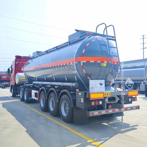 Semirremolque Cisterna de 3 Ejes de Acero Inoxidable con Revestimiento de PE para Transporte de Líquidos Corrosivos, como Sosa Cáustica y Ácido - Product Image 3