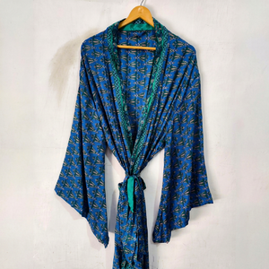 Robe kimono de luxe en soie patchwork, cache-maillot de bain, tenue de nuit, longue robe, kimono indien vintage fait main en soie de sari recyclée - Product Image 1