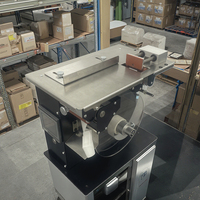 Étiqueteuse d'angle droit semi-automatique portative CNC usinée petite étiqueteuse manuelle d'autocollant de boîte de carton