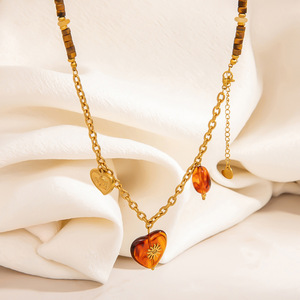 Collar con Colgante de Corazón de Acero Inoxidable, Chapado en Oro de 18K, con Dijes de Resina Multicapa, Joyería para Mujer, Regalo, Estilo Otoño Invierno - Product Image 4