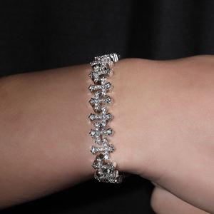 Gelang UWIN 2025 Reverse Cross Cluster Mini Cross Link Chain, Gelang Tangan Berlapis Emas <span class=keywords><strong>18K</strong></span>, Perhiasan Fashion - Product Image 5