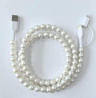 Chargeur personnalisé 2-en-1 en acrylique avec perles blanches pour voitures et ordinateurs, compatible avec les téléphones