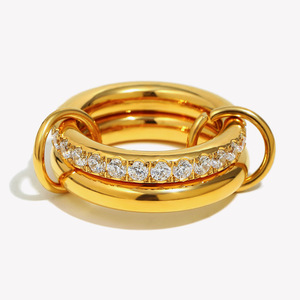 Anillo de Zirconia con Eslabones Entrelazados, Chapado en Oro de 18K, Hipoalergénico, de Acero Inoxidable, Moderno, Apilable, Decorativo - Product Image 2