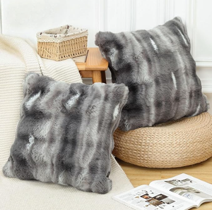 Copricuscini Decorativi Plush-Looser in Stile Lussuoso, in Poliestere Morbido e Resistente per Divano e Camera da Letto - Product Image 3
