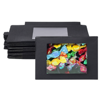 Boîte en papier noir pliable élégante avec fenêtre transparente pour la présentation de bonbons, chocolats, cadeaux de mariage ou de fête, personnalisable avec votre propre design