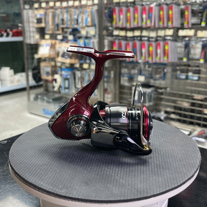 รอกสปินนิ่ง <span class=keywords><strong>DAIWA</strong></span> 25 <span class=keywords><strong>FUEGO</strong></span> CS คุณภาพสูง น้ำหนักเบา ทนทาน ลื่นไหล สำหรับตกปลาในน้ำเค็มและน้ำจืด รุ่นขายดี - Product Image 4