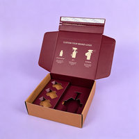 Boîte d'expédition en carton ondulé personnalisée. Papier kraft rose pour boîtes d'expédition de vêtements, boîtes d'emballage en papier kraft avec logo personnalisé