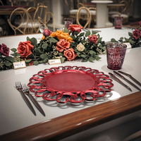 Assiette de présentation 13 pouces rouge à motif végétal peinte à la main, bord ouvert, en plastique durable, pour mariage