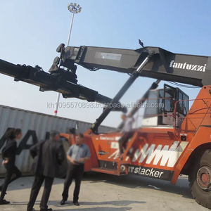 Fantuzzi CS45KM 45 tonnes grand chariot élévateur CS45KM 45 tonnes Fantuzzi utilisé conteneur atteindre empileur CS45KM - Product Image 5