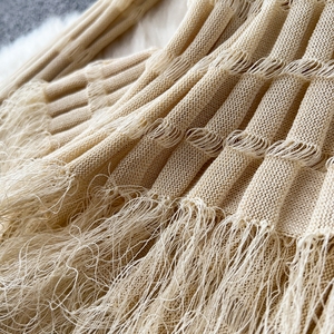 Hàn Quốc Thời Trang Fringe Một Dòng Vai Sexy Phụ Nữ Đan Hai Bộ Retro Fringe Thiết Kế Áo Len Top + Bút Chì Váy Áo Len Bộ - Product Image 6