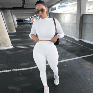 Automne hiver 2 pièces mode moulante à manches longues haut court tenues vêtements de <span class=keywords><strong>sport</strong></span> pantalons et haut décontracté <span class=keywords><strong>sport</strong></span> femmes ensembles - Product Image 3