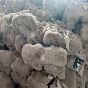 Cobertor de Pelúcia Fofa em Jacquard de Imitação de Pele de Coelho para Sofá e Cama - Product Image 6