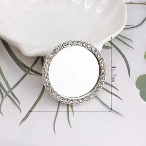 Miroir de maquillage circulaire à fleurs incrusté de diamants, design amour, accessoires de bijoux DIY, style contemporain pour le voyage - Product Image 2