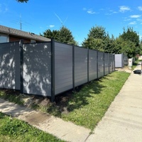 Clôture en composite WPC avec dessus en treillis pour l'intimité, cadre en aluminium, panneaux imperméables et anti-rongeurs pour jardin, villa, utilisation extérieure