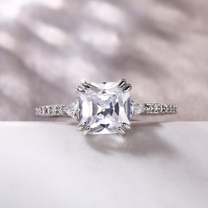 Anello con Dettagli in Pavé Argento per Donne, Accessorio Elegante e Minimalista per Uso Quotidiano e Regalo - Product Image 3