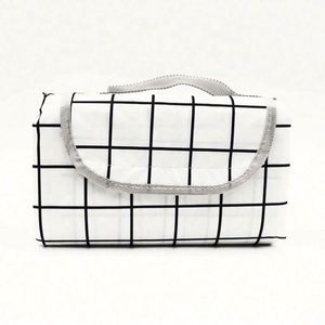 Tapete Plegable de Tela Oxford Impermeable y Reutilizable, Diseño a Cuadros Blanco, 150CM*200CM, Impresión Personalizada, Ligero y Duradero para Exteriores - Product Image 1
