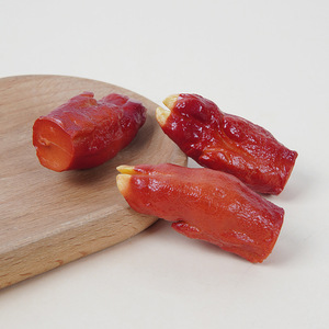 Colgante de PVC con forma de pata de cerdo en miniatura, un accesorio de comida realista, un divertido llavero para mochilas, teléfonos y diarios. - Product Image 2