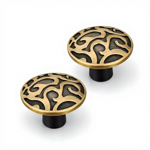 Bouton de tiroir rond en laiton traditionnel avec motif complexe pour poignée de meuble de maison ou de bureau - Product Image 2