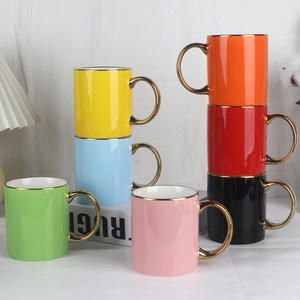 Taza de cerámica con mango chapado en oro y logotipo, diseño minimalista para regalos empresariales - Product Image 5