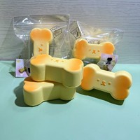 Best-seller : Squishy en PU créatif et mignon, en forme d'os de dessin animé, imitation pain, à rebond lent, doux et moelleux, effet beurre