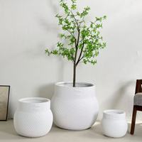 Jardinière suspendue élégante en fibre de verre rayée gris clair, écologique, durable, légère, capacité 203L, pour extérieur et intérieur
