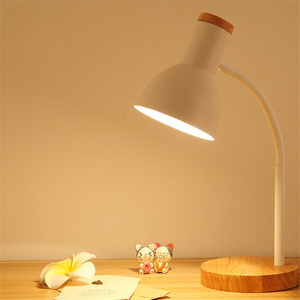 Nordische Schreibtischlampe mit Holzsockel & Flexiblem Schwanenhals, E27 Tisch-Studierlampe für Büro, Großhandel Moderne Beleuchtung - Product Image 1