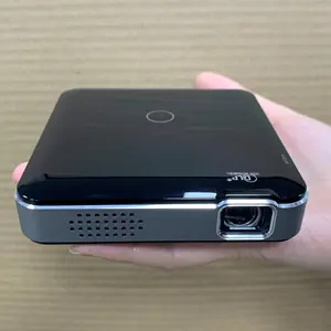 P60多媒体投影仪迷你投影仪1080P视频投影仪户外家庭使用支持Airplay，适用于智能手机的Miracast