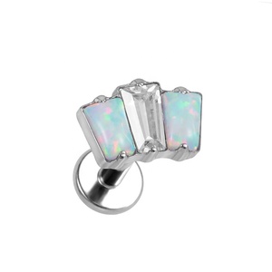 Piercing <span class=keywords><strong>labret</strong></span> vertical en titane plaqué argent 16g avec zircon cubique rectangulaire à filetage interne - Product Image 3