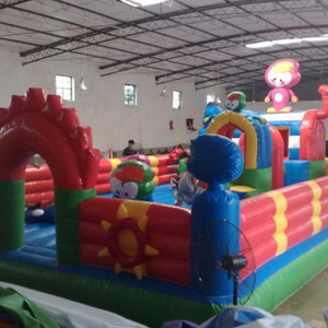 Castillo Inflable Gigante de 7x11m, Modelo de PVC para Parque de Diversiones Comercial Interior - Product Image 1