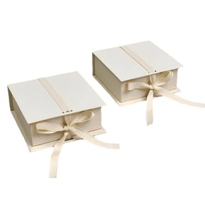 Boîte à bijoux élégante personnalisée <span class=keywords><strong>en</strong></span> carton avec impression bronzée, doublure <span class=keywords><strong>en</strong></span> <span class=keywords><strong>aluminium</strong></span>, boîte cadeau <span class=keywords><strong>en</strong></span> forme de livre rose, ruban à nœud - Product Image 4