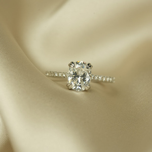 Anillo de Compromiso de Lujo Personalizado de Plata 925 con Moissanita de 2 Quilates, Corte Ovalado, D VVS, para Bodas y Fiestas, con Engaste de Puntas - Product Image 4