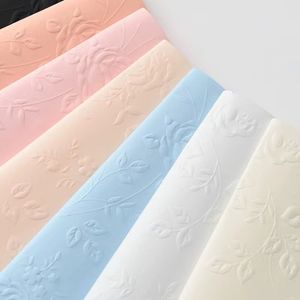 Nuevo papel de regalo impermeable con diseño de rosas en relieve 3D, elegante papel de embalaje, papel de revestimiento interior para ramos, para floristas - Product Image 2