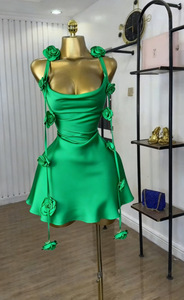 Robe mini pour femme avec applique rose 3D - Robe moulante dos croisé pour soirée, mode féminine - Product Image 4