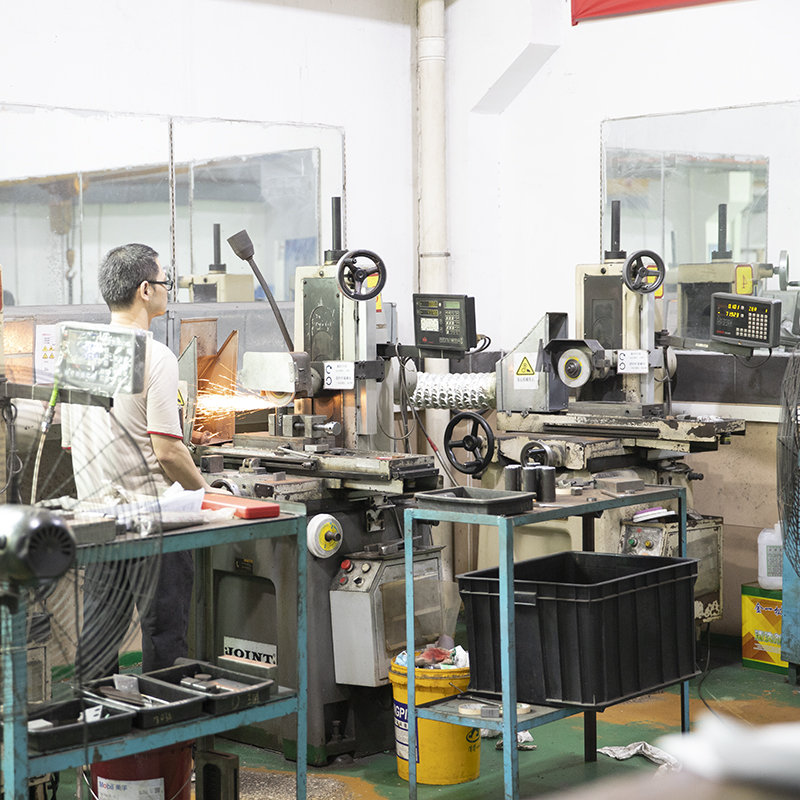 2. Заводские пользовательские электронные детали, пластиковая пресс-форма для литья под давлением OEM ODM, электрическая крышка, пластиковая электронная форма для корпуса