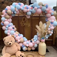 Arche de ballons en forme de cœur en soie faite à la main, cadre en fleurs artificielles roses, décoration de fête de mariage romantique et rêveuse, Saint-Valentin