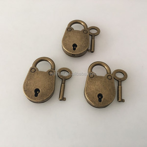 小型ベア南京錠ラウンドキーロックレトロメタル - Product Image 1