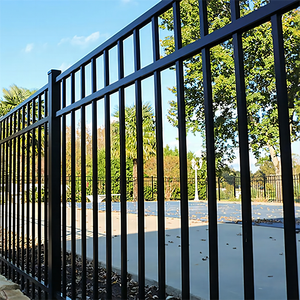 Dễ dàng để cài đặt Nhôm hàng rào kim loại màu đen sơn tĩnh điện bền phẳng hàng rào hàng đầu màu đen trắng và màu xám đen vườn hàng rào thép - Product Image 1