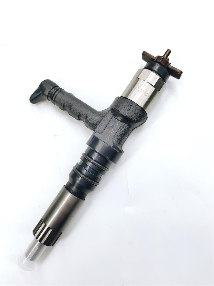 High Quality Common Rail Fuel Injection Nozzle 095000-6070 Diesel Fuel Injector 6251-11-3100 For KOMATSU