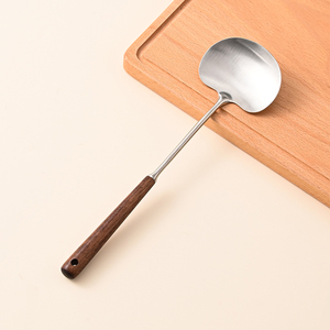 Espátula para Wok de Acero Inoxidable 316L, Resistente al Calor y Anti-Quemaduras, con Mango de Madera, Utensilio de Cocina para Uso Doméstico - Product Image 4