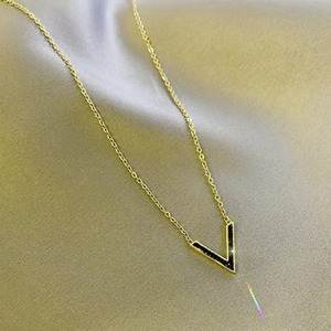 Mode Lettre <span class=keywords><strong>V</strong></span> Femmes <span class=keywords><strong>Collier</strong></span> Lumière De Luxe Style Minimaliste <span class=keywords><strong>Collier</strong></span> Femmes Zircon Étanche Colliers - Product Image 6