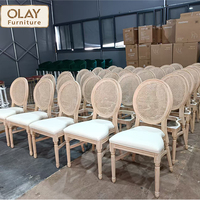 Chaises d'événements en gros pour la location : Chaises Louis avec dossier en rotin, chaises de mariage en bambou pour banquets/restaurants/hôtels/mariages