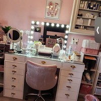 Nouvelle coiffeuse royale blanche multifonctionnelle avec rangement, bureau de coiffure et de maquillage en verre trempé avec miroir LED
