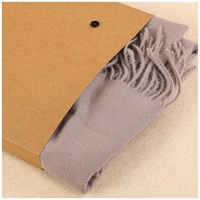Boîte de sac d'emballage kraft en forme d'enveloppe marron avec fermeture à bouton pour vêtements t-shirt écharpe chaussettes emballage